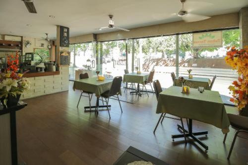 Tuban Torres Accommodation Kuta Lombok Extérieur photo